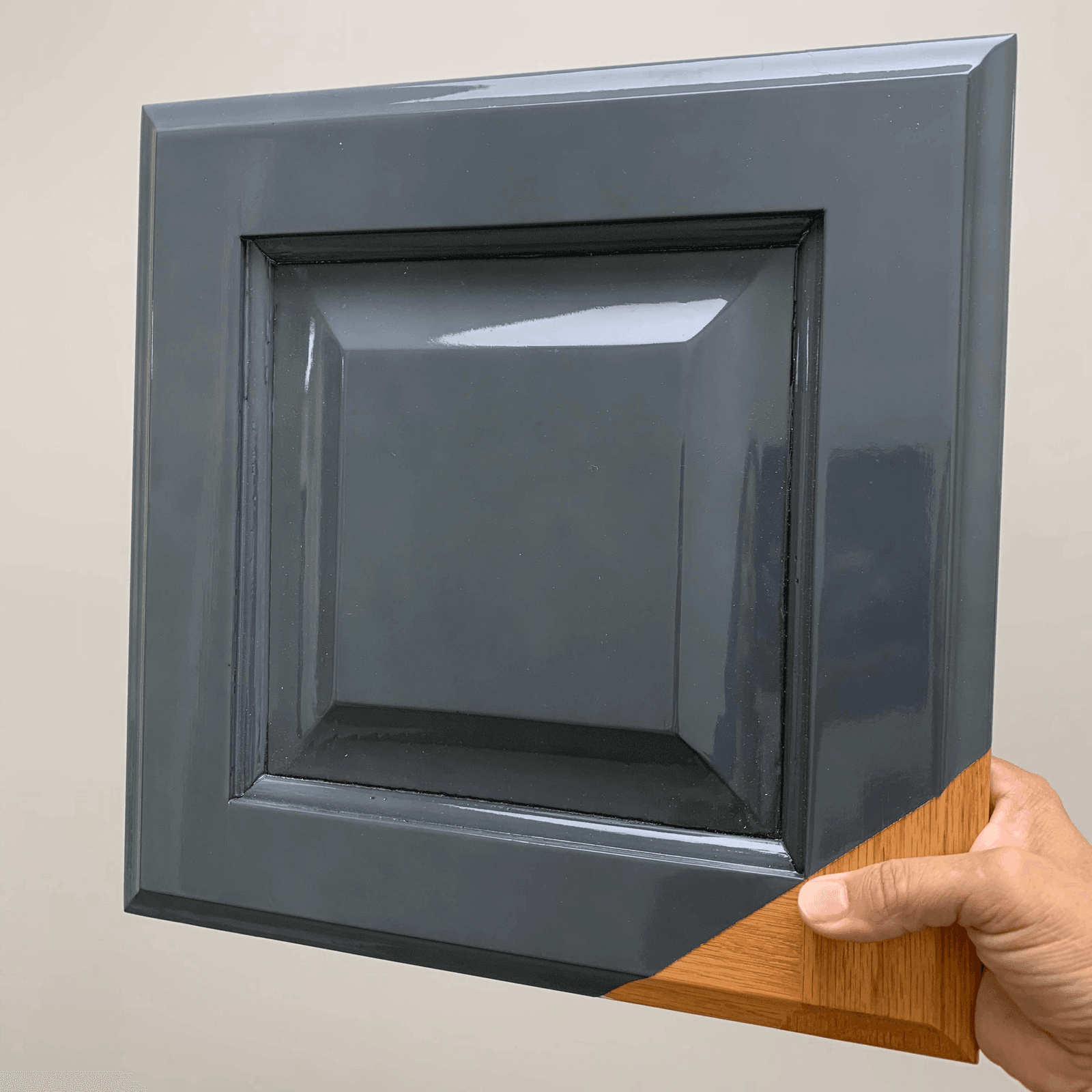 High-gloss lacquered painted cabinet door