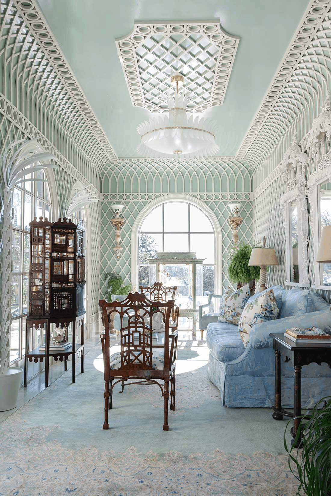 Sunroom with green trellis woodwork and high-gloss walls in Benjamin Moore Wythe Blue